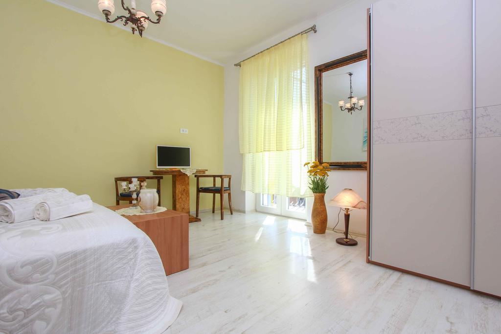 Apartment Jasmin Split Bilik gambar